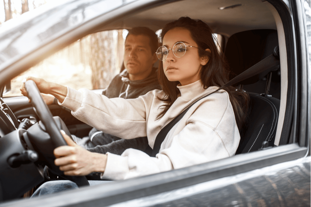 Medo de Dirigir mulher dirigindo com instrutor