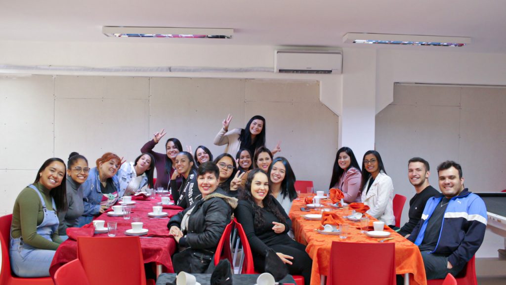 Foto da equipe de atendimento no café com gestor - DOK Despachante