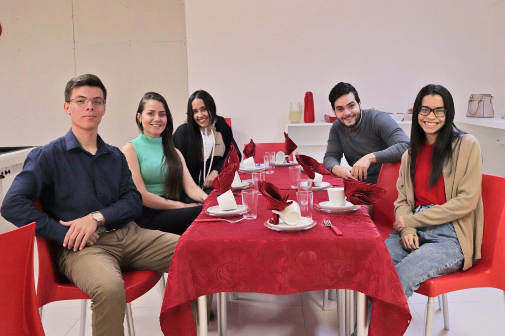 Foto equipe de marketing no café com gestor - DOK Despachante