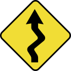 Pista sinuosa à esquerda